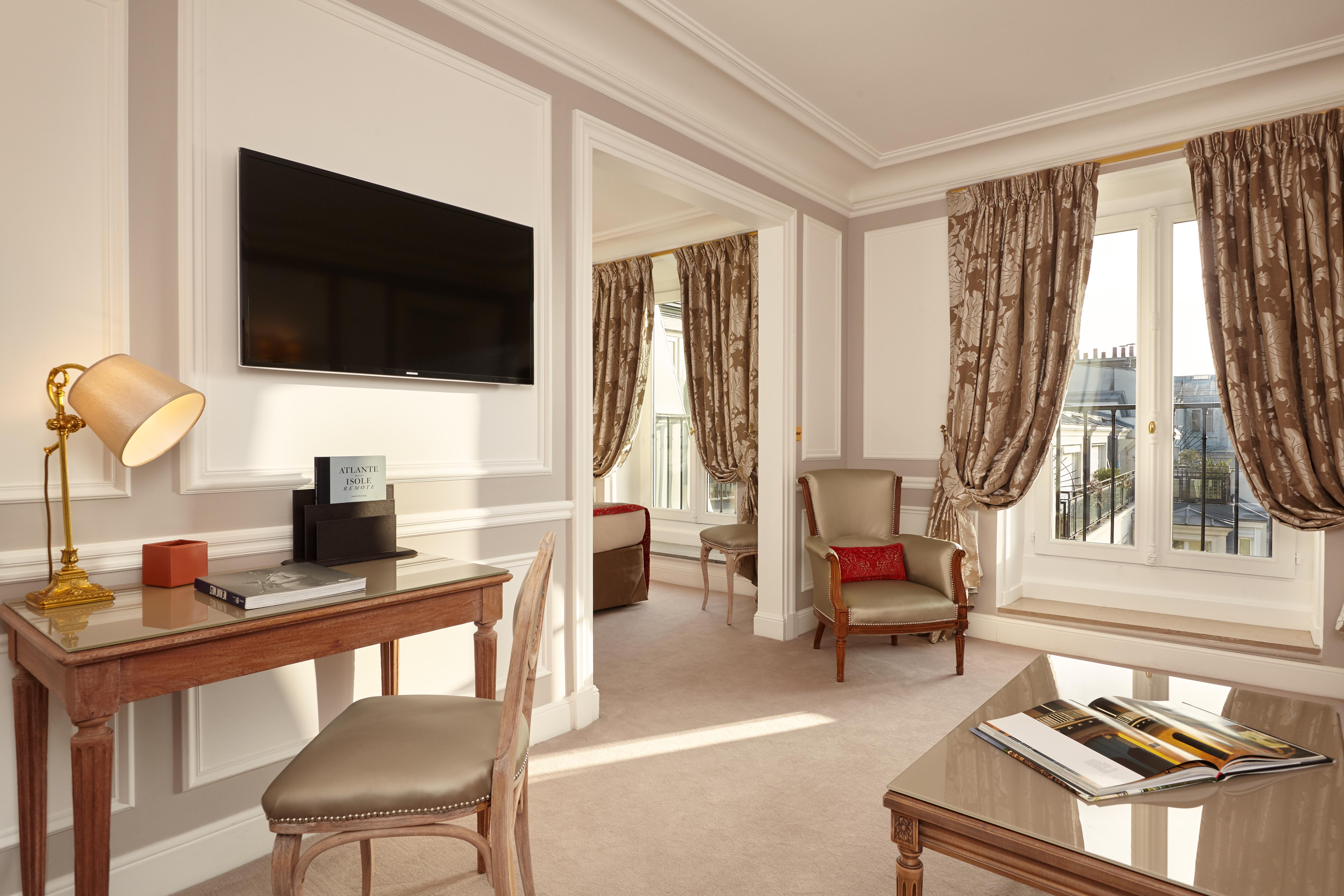 Hotel Regina Louvre Paris Bagian luar foto Suite