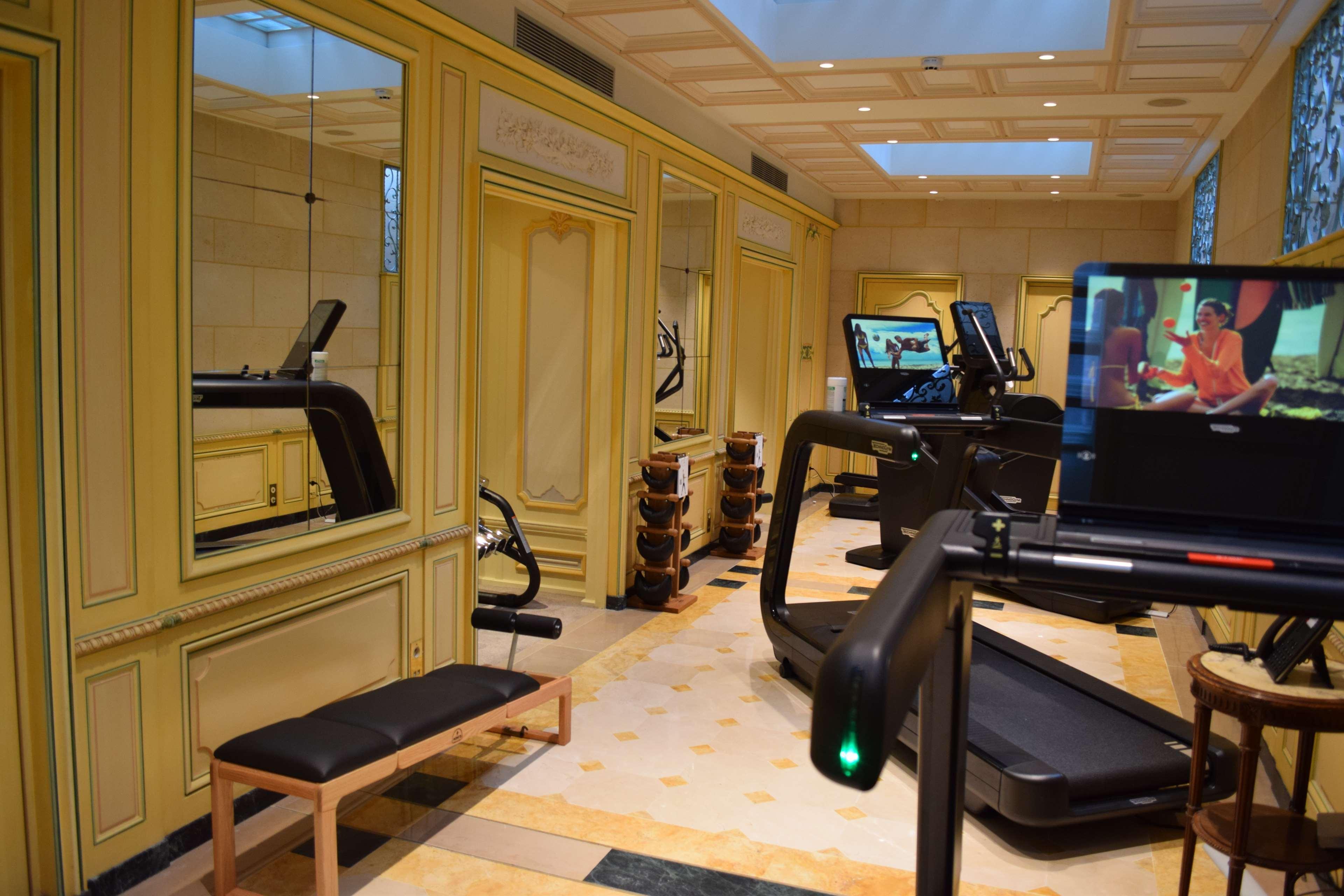 Hotel Regina Louvre Paris Bagian luar foto The gym
