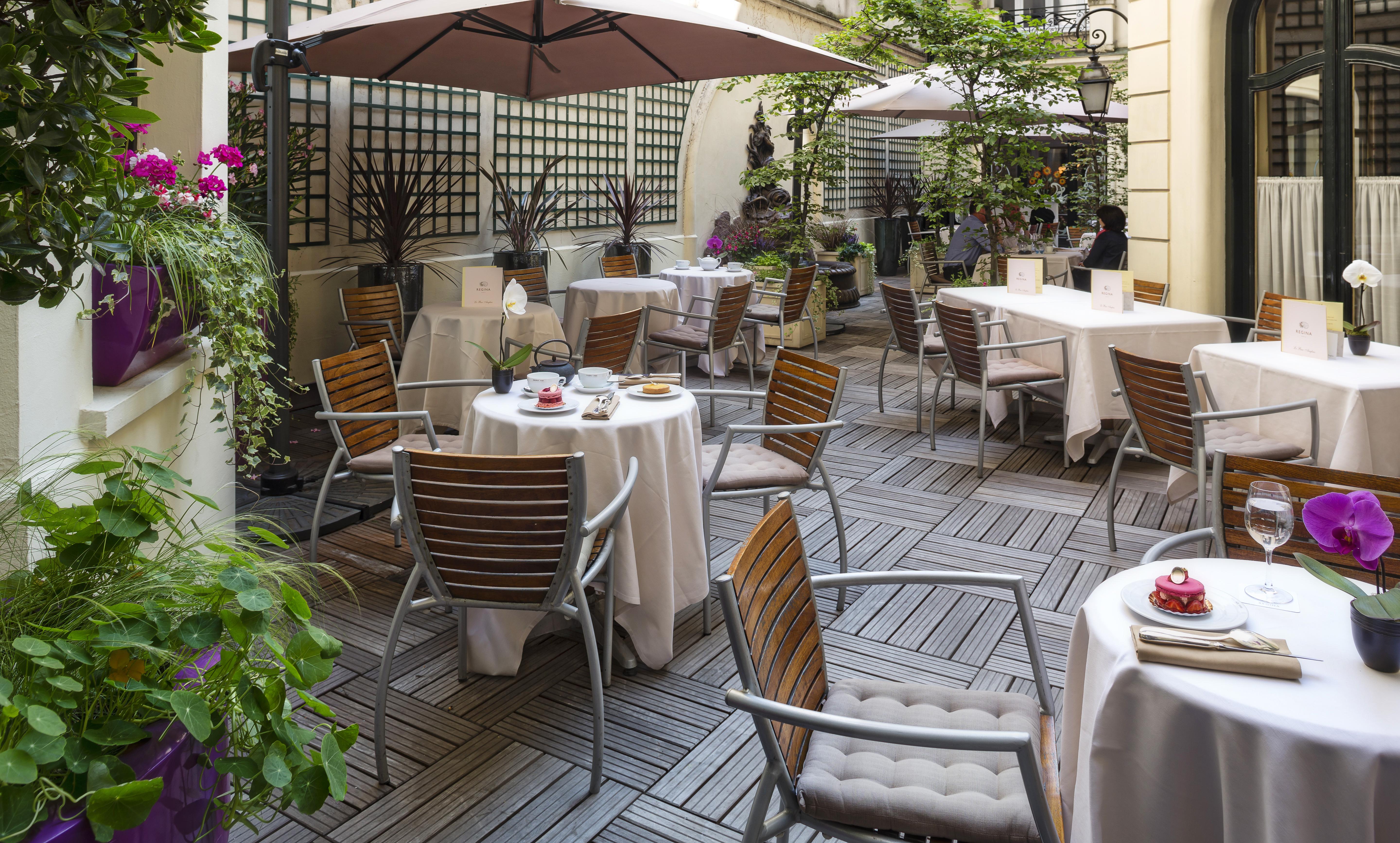 Hotel Regina Louvre Paris Bagian luar foto The hotel's terrace