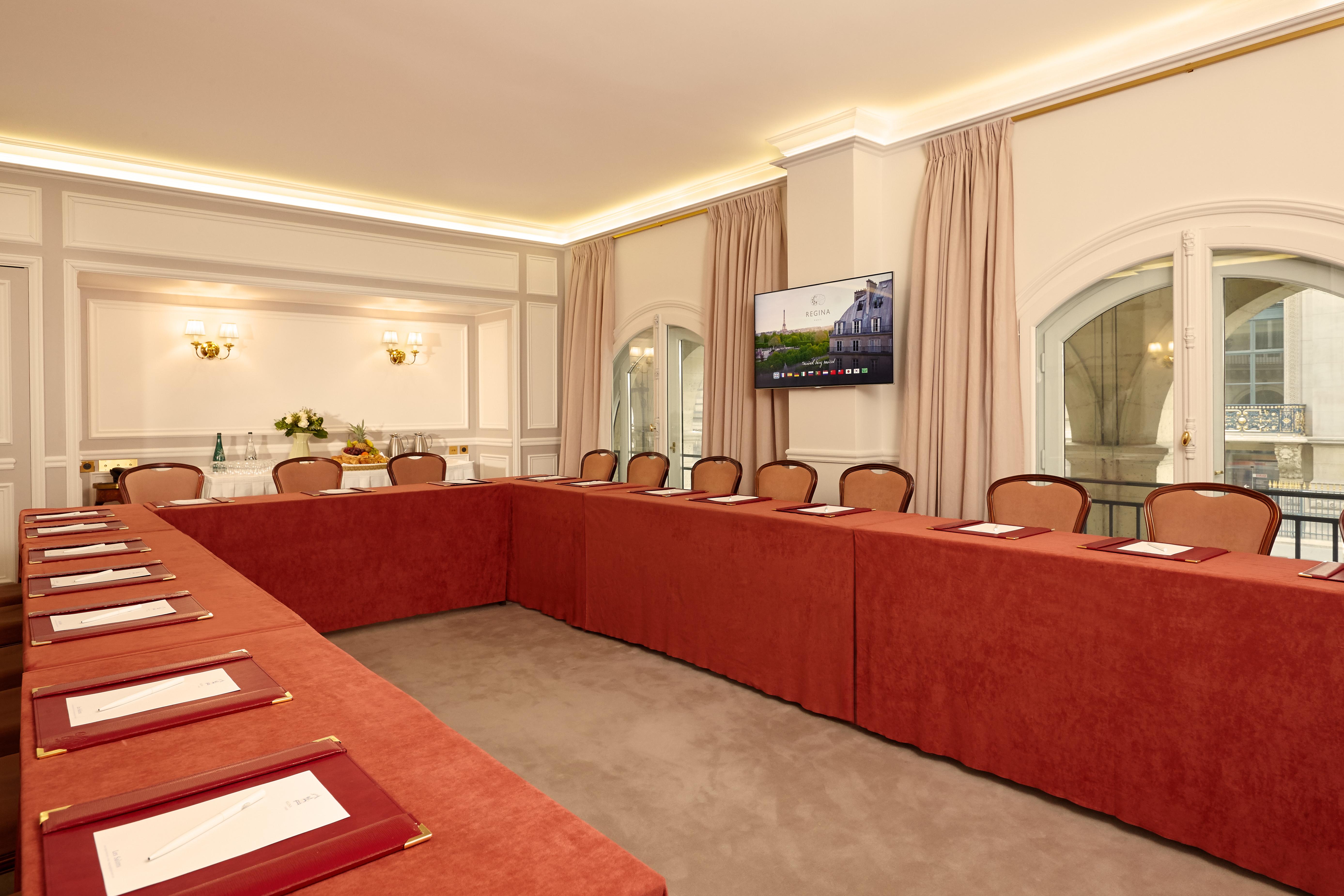 Hotel Regina Louvre Paris Bagian luar foto Meeting room