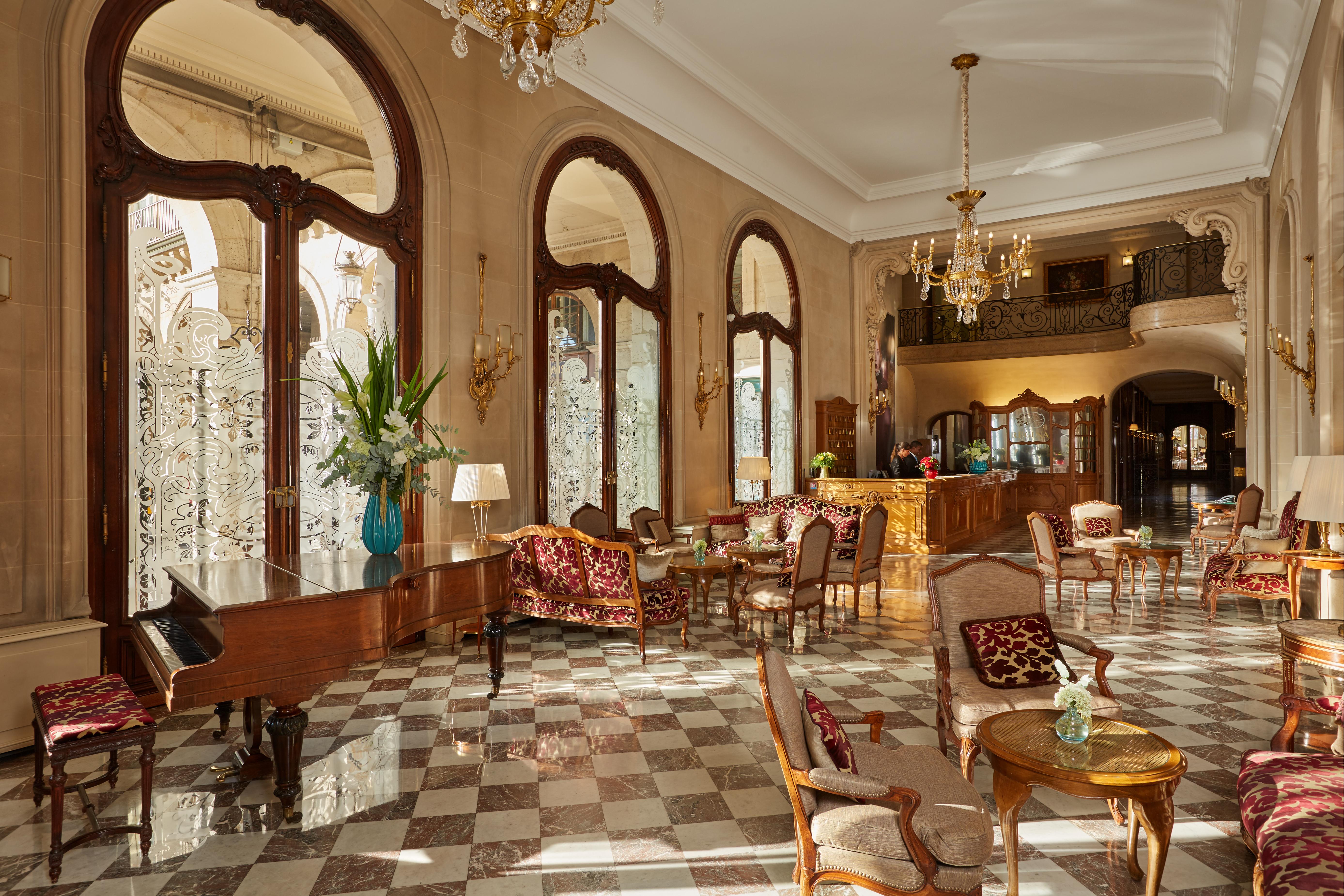 Hotel Regina Louvre Paris Bagian luar foto The lobby