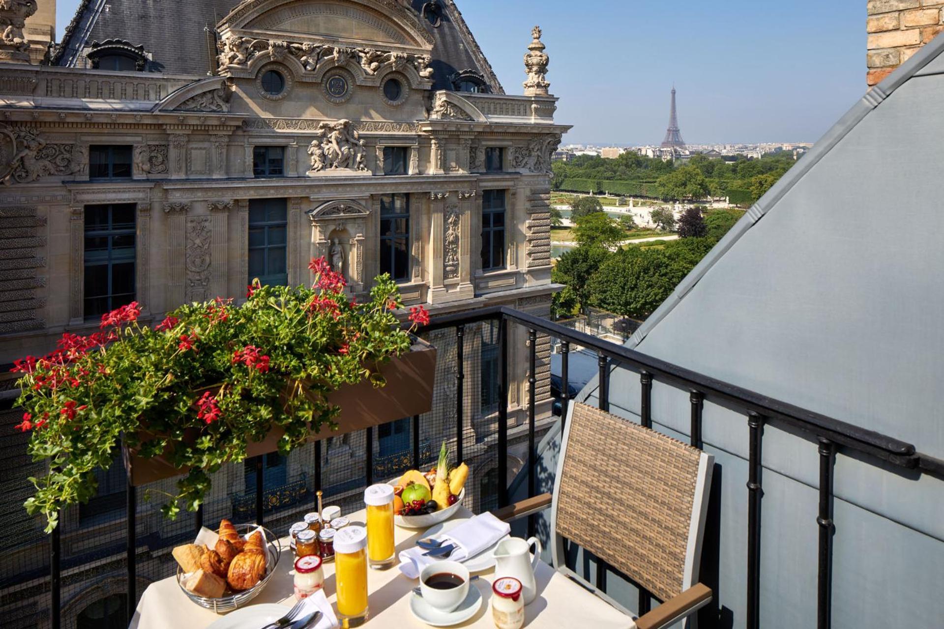 Hotel Regina Louvre Paris Bagian luar foto Breakfast at the Hotel de Crillon