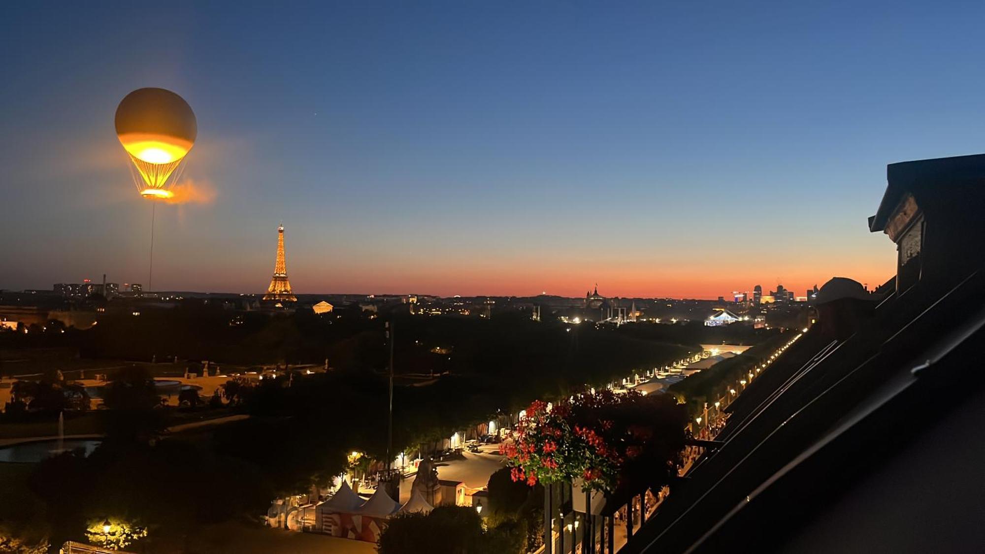 Hotel Regina Louvre Paris Bagian luar foto View of the city from the top of the water tower
